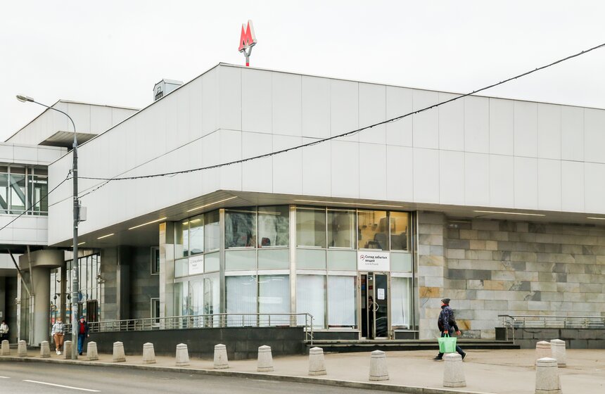 На столичной станции метро "Черкизовская" появился склад забытых вещей 15 фото