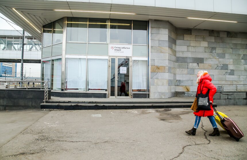На столичной станции метро "Черкизовская" появился склад забытых вещей 14 фото