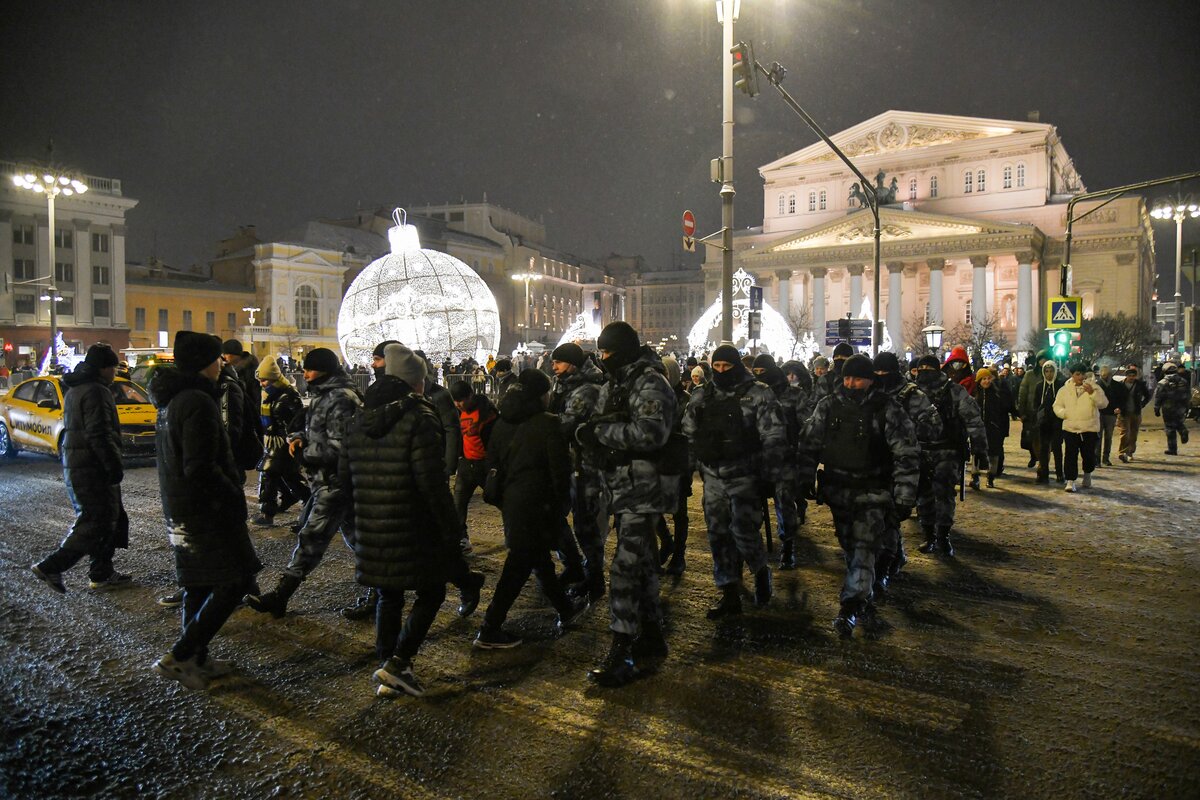 Хлопки в москве сейчас. Центр Москвы сейчас. Москва январь 2022. Факельное шествие в Киеве 1 января 2022 года. Москва фото 2022 сейчас.