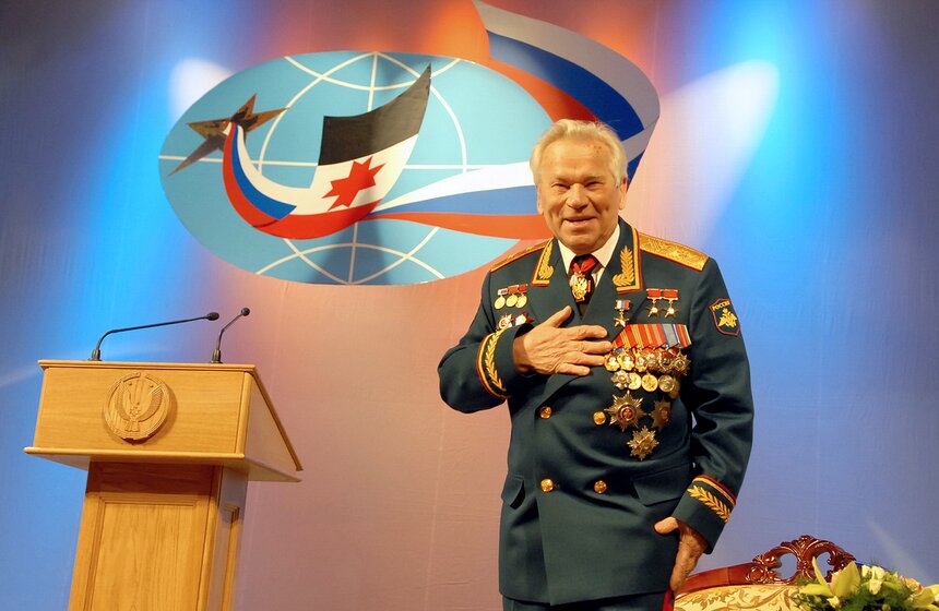 Умер конструктор стрелкового оружия Михаил Калашников 10 фото