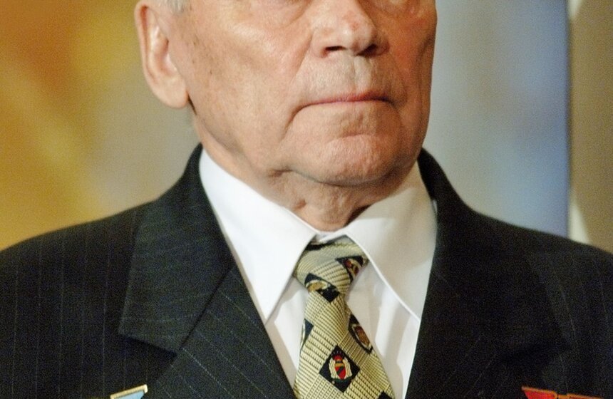 Умер конструктор стрелкового оружия Михаил Калашников 4 фото