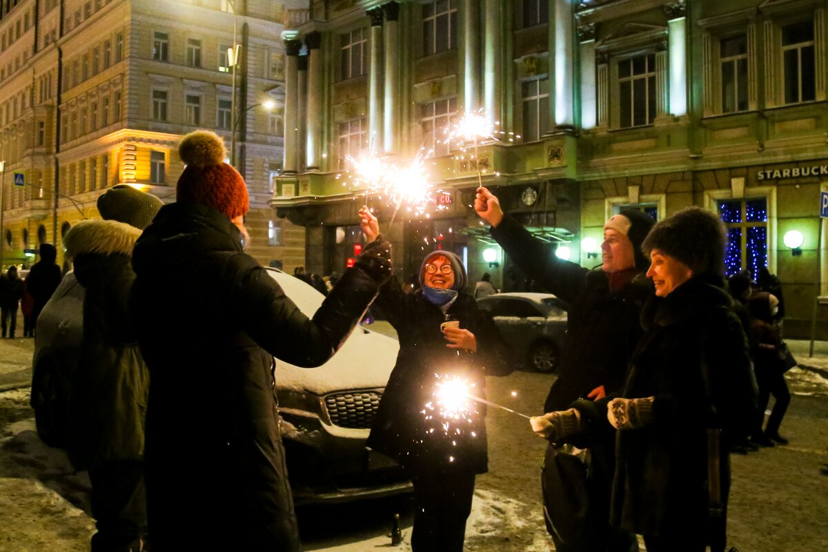 2 января вечером. Новогодняя ночь в городе. Новый год в городе. Предновогодняя ночь. Новый год в Москве.