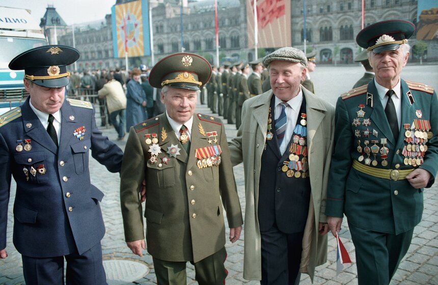 Умер конструктор стрелкового оружия Михаил Калашников 2 фото