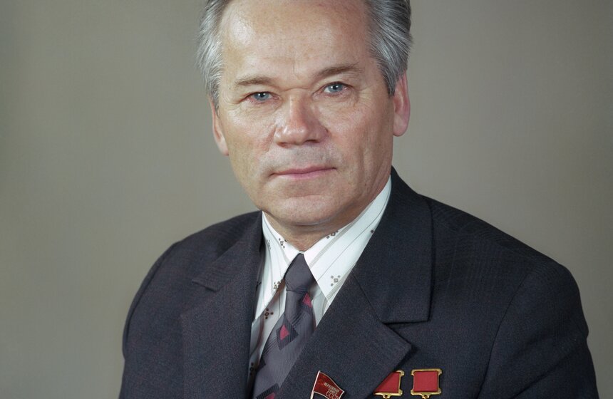 Умер конструктор стрелкового оружия Михаил Калашников 9 фото