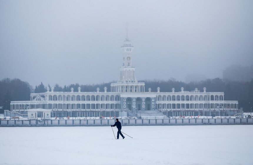 Сильный туман окутал Москву