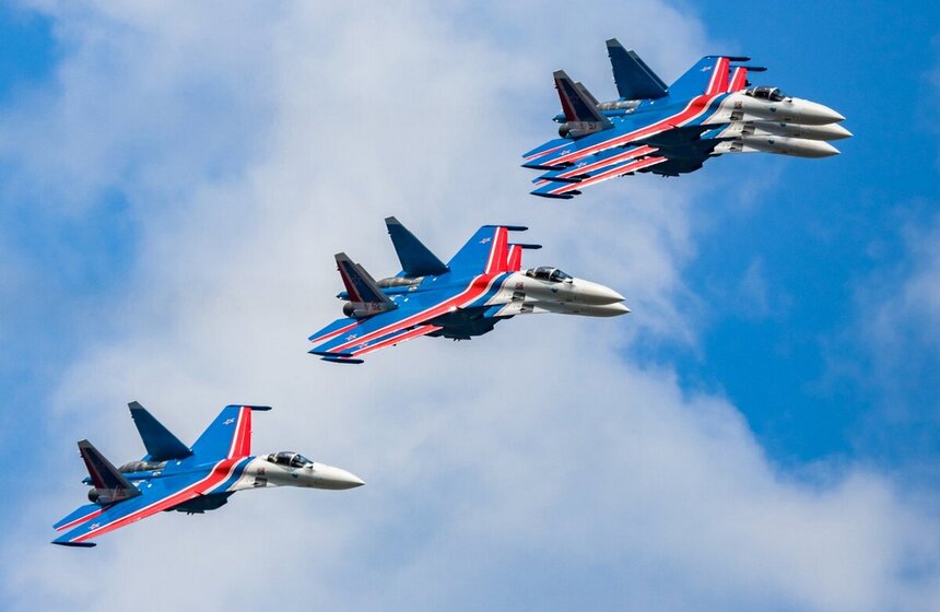 На аэродроме Кубинка прошла демонстрационная авиапрограмма