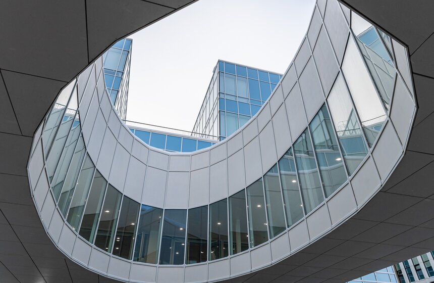 В Коммунарке завершили строительство амбулаторно-поликлинического корпуса 2 фото