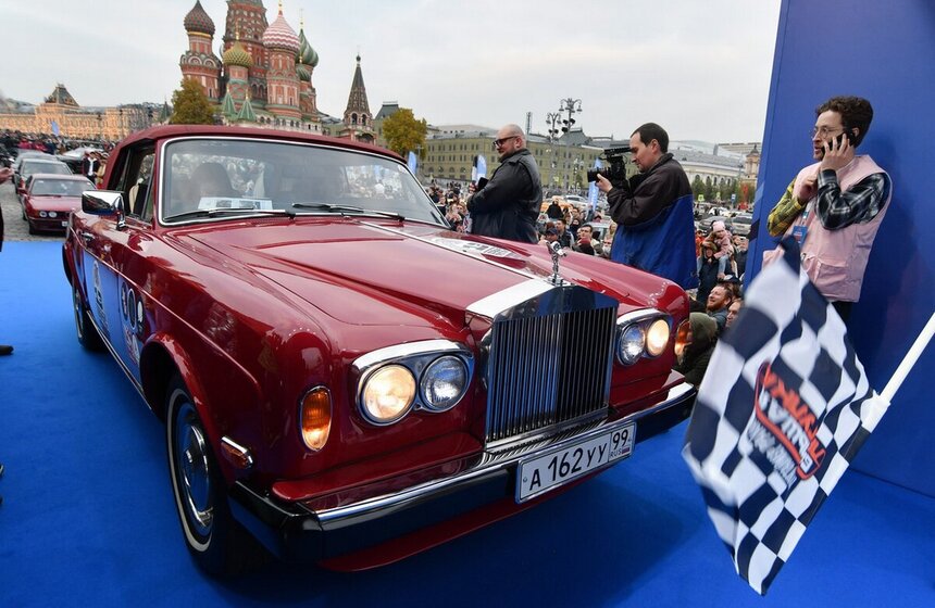 В Москве состоялось ГУМ Янгтаймер ралли "Большая прогулка"