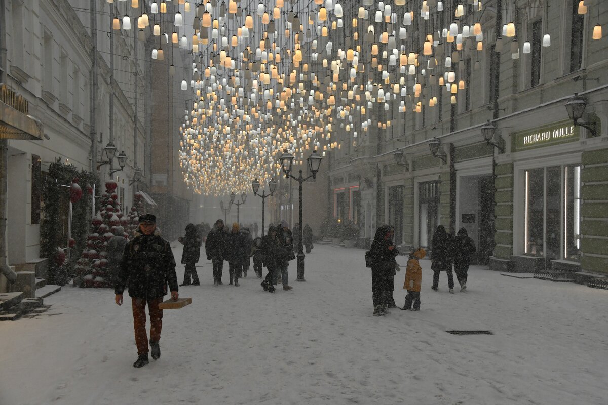 Выпал снег в феврале. Москву накрыл снегопад. Снег в Москве. Мокрый снег. Февраль снег.