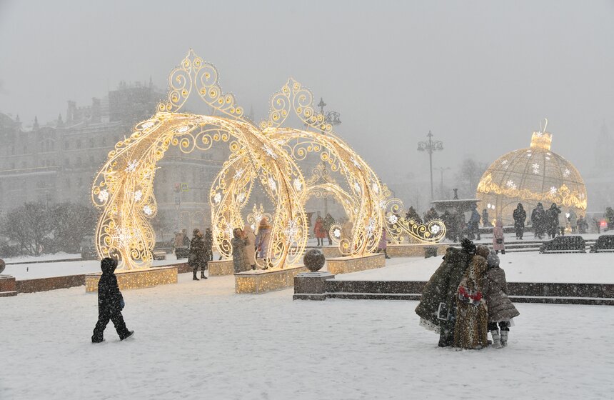 Циклон "Аннет" вызвал в Москве сильную метель 24 фото