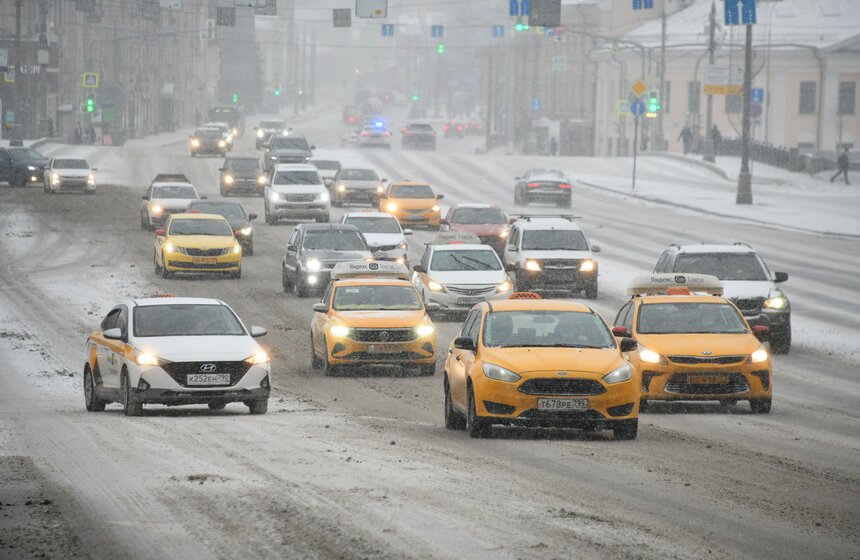 Циклон "Аннет" вызвал в Москве сильную метель 13 фото