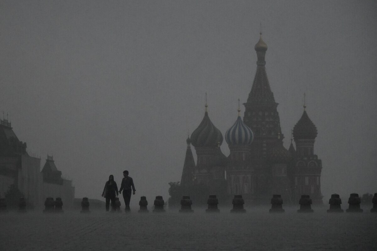 Ночь 20 июня. Зима в Москве. Дождь в Москве. Зима город Россия. Ливень в Москве.
