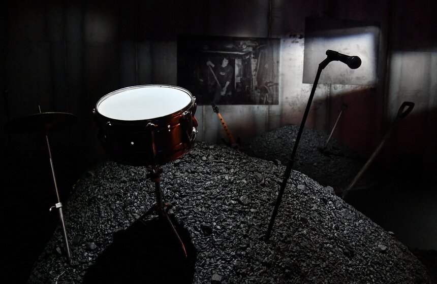 В Манеже состоялось пресс-открытие выставки "Виктор Цой. Путь героя" 7 фото