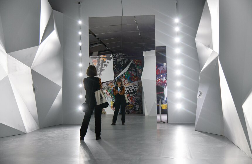 В Манеже состоялось пресс-открытие выставки "Виктор Цой. Путь героя" 28 фото