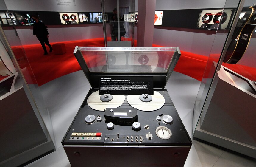 В Манеже состоялось пресс-открытие выставки "Виктор Цой. Путь героя" 20 фото