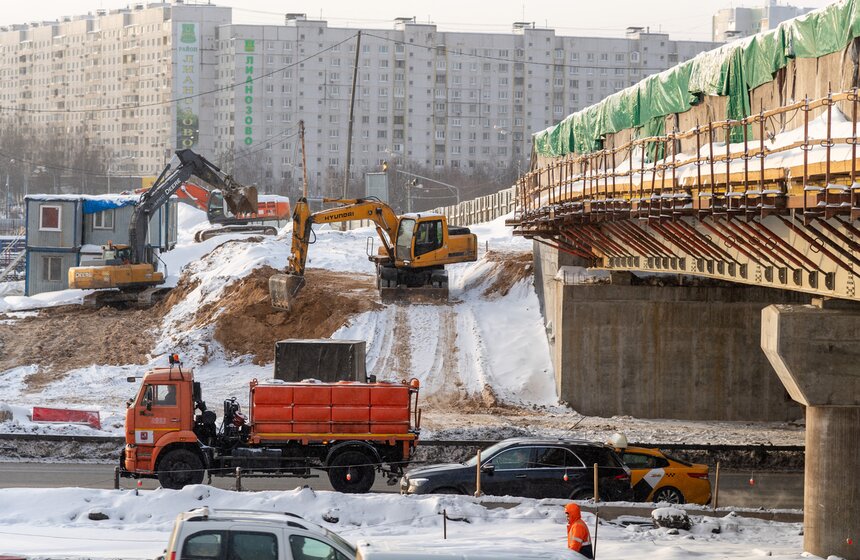 Собянин осмотрел ход реконструкции развязки на пересечении МКАД и Алтуфьевского шоссе 7 фото