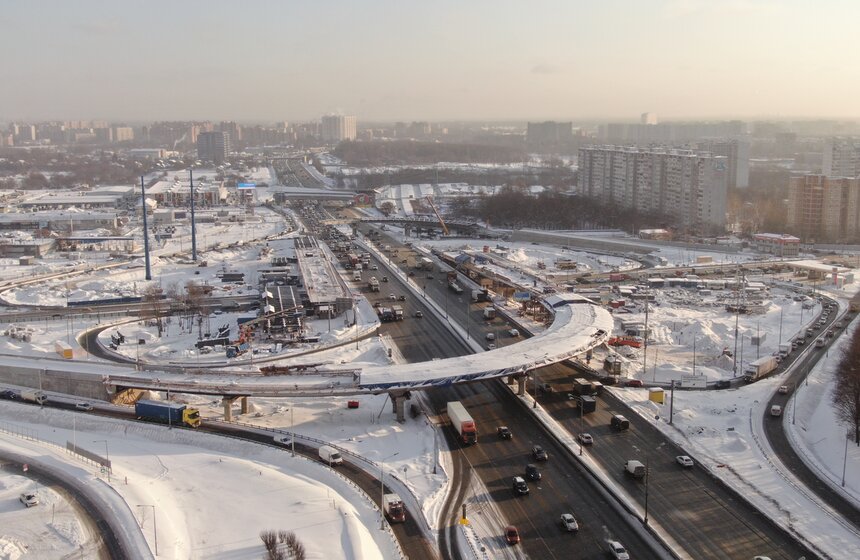 Собянин осмотрел ход реконструкции развязки на пересечении МКАД и Алтуфьевского шоссе 1 фото