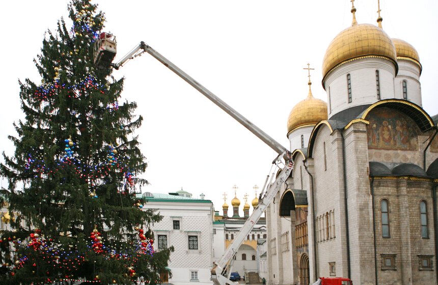 Главную елку страны установили на Соборной площади 6 фото