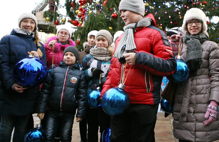 Главную елку страны установили на Соборной площади 13 фото