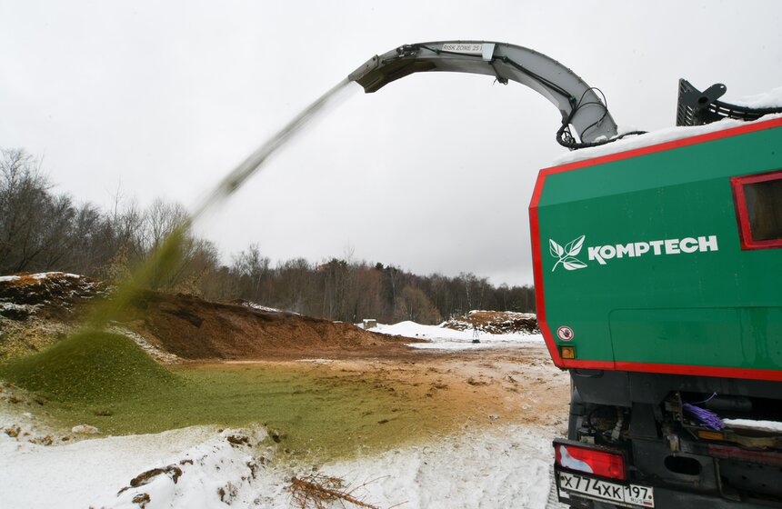 В Москве продолжается традиционная экологическая акция "Елочный круговорот" 15 фото