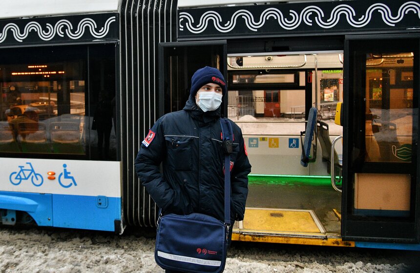 В метро и наземном транспорте штрафуют за ношение маски на подбородке 11 фото