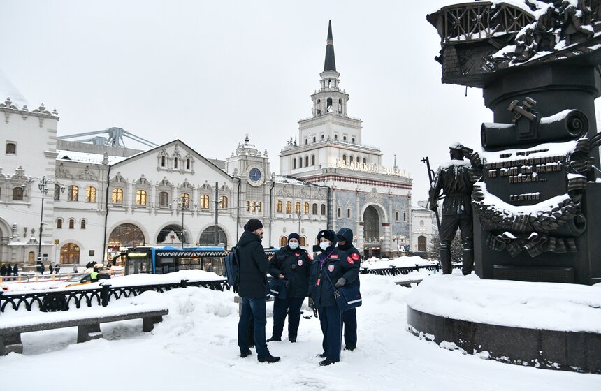 В метро и наземном транспорте штрафуют за ношение маски на подбородке 1 фото