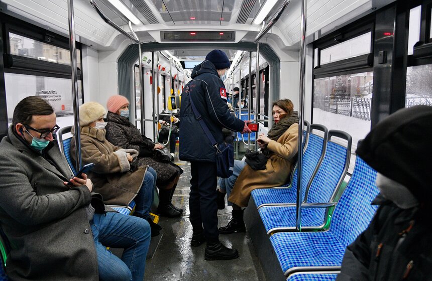 В метро и наземном транспорте штрафуют за ношение маски на подбородке 5 фото