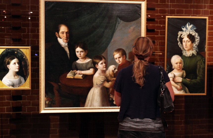 В Историческом музее выставили портреты купцов XVIII века 18 фото