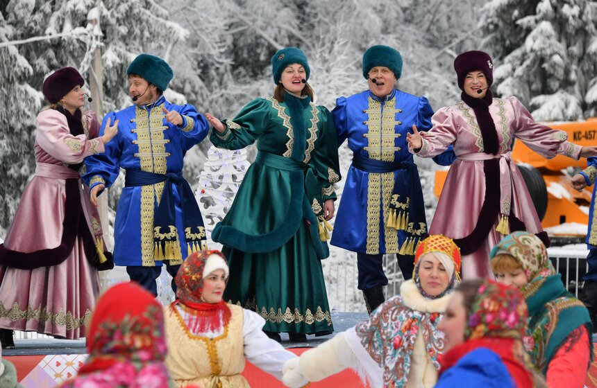 Главную новогоднюю ель России спилили в Подмосковье 24 фото