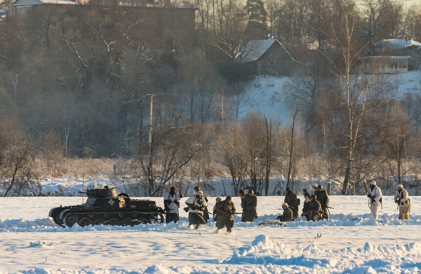 В Истре провели реконструкцию контрнаступления советских войск в Битве за Москву 20 фото