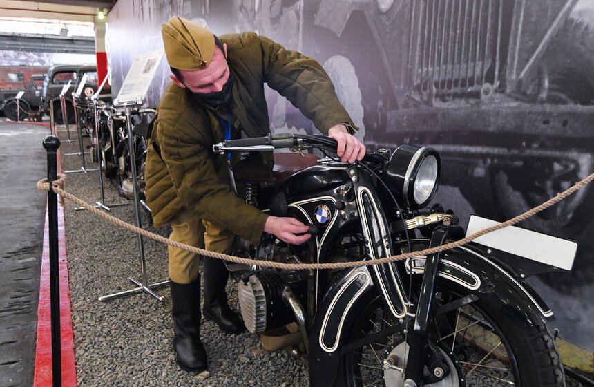 В Москве открылась выставка "Моторы войны" 26 фото