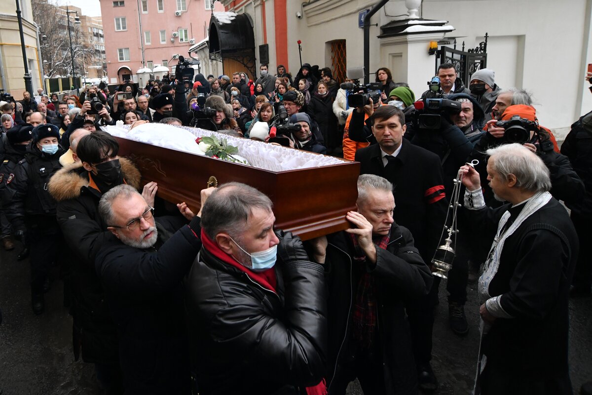 Как прошло прощание с навальным. Прощание с Сергеем Соловьевым в Москве. Похороны Соловьева Сергея.