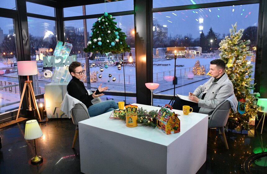 Писательница Гузель Яхина поделилась с телезрителями, как написать популярный роман.