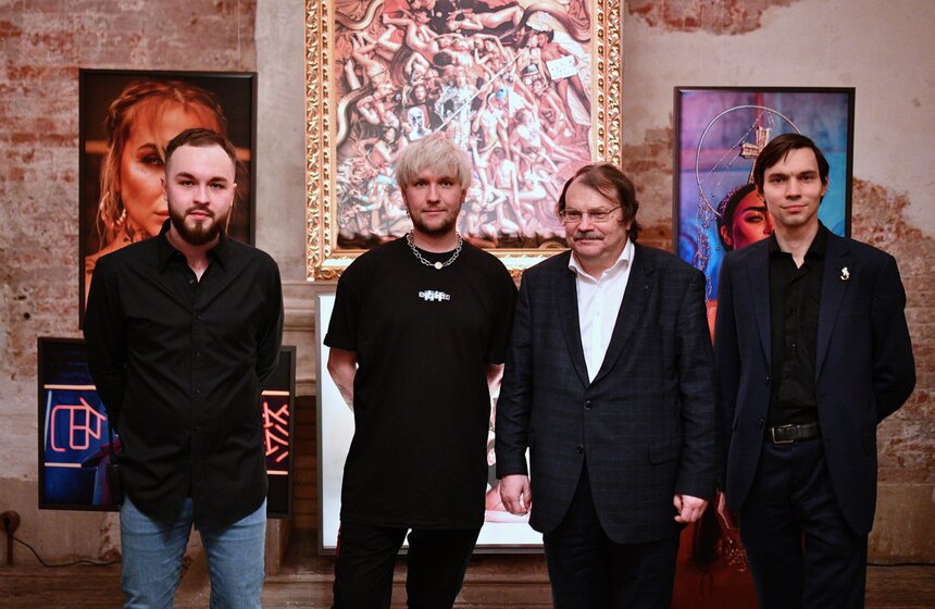 В Московском речном Императорском яхт-клубе открылась выставка "Покажи своих демонов" 13 фото