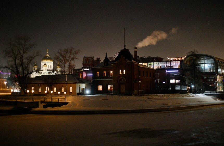 В Московском речном Императорском яхт-клубе открылась выставка "Покажи своих демонов" 16 фото