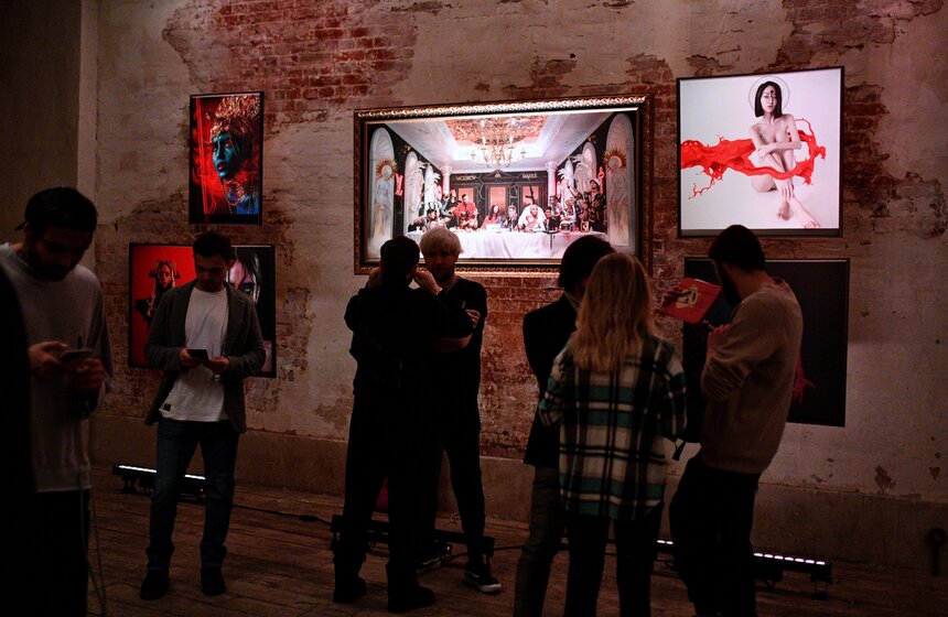 В Московском речном Императорском яхт-клубе открылась выставка "Покажи своих демонов" 9 фото