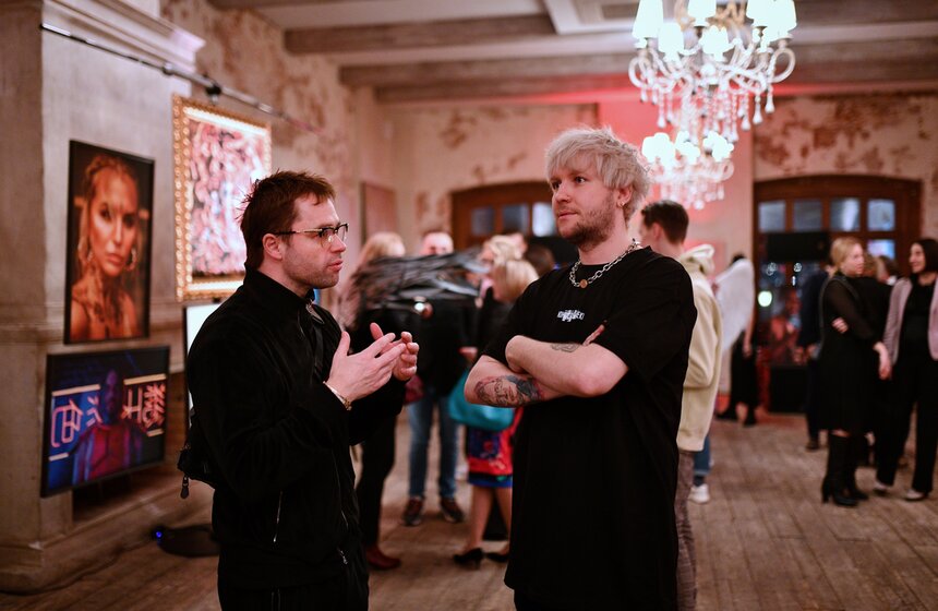 В Московском речном Императорском яхт-клубе открылась выставка "Покажи своих демонов" 10 фото