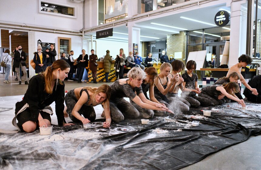 Перформанс "Поток – поточность" состоялся в Центре дизайна Artplay 17 фото