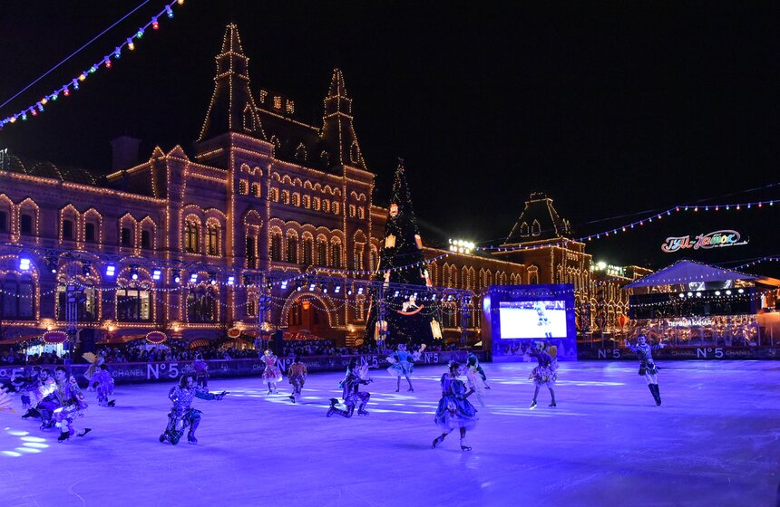 В столице открылся ГУМ-каток 2 фото