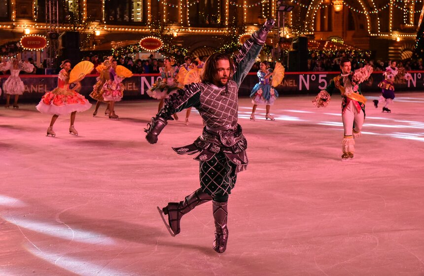 В столице открылся ГУМ-каток 3 фото