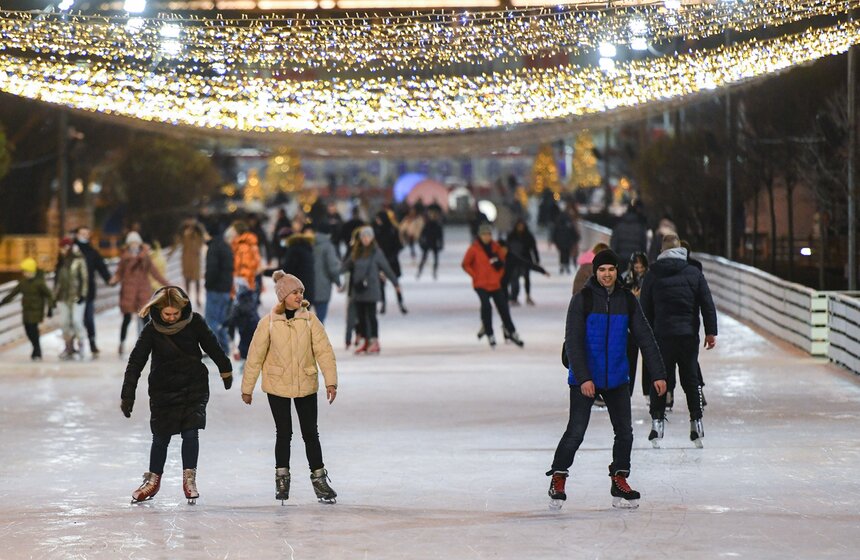 В Парке Горького открылся каток "Зеркальный" 8 фото