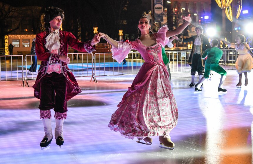 В Москве открылся каток на ВДНХ 3 фото