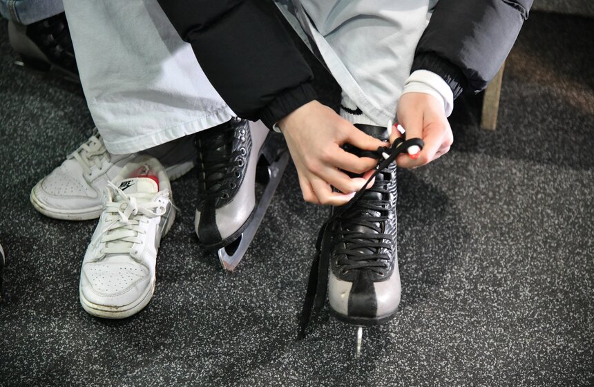 В Москве открылся каток на ВДНХ 20 фото