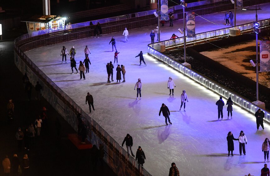 В Москве открылся каток на ВДНХ 6 фото