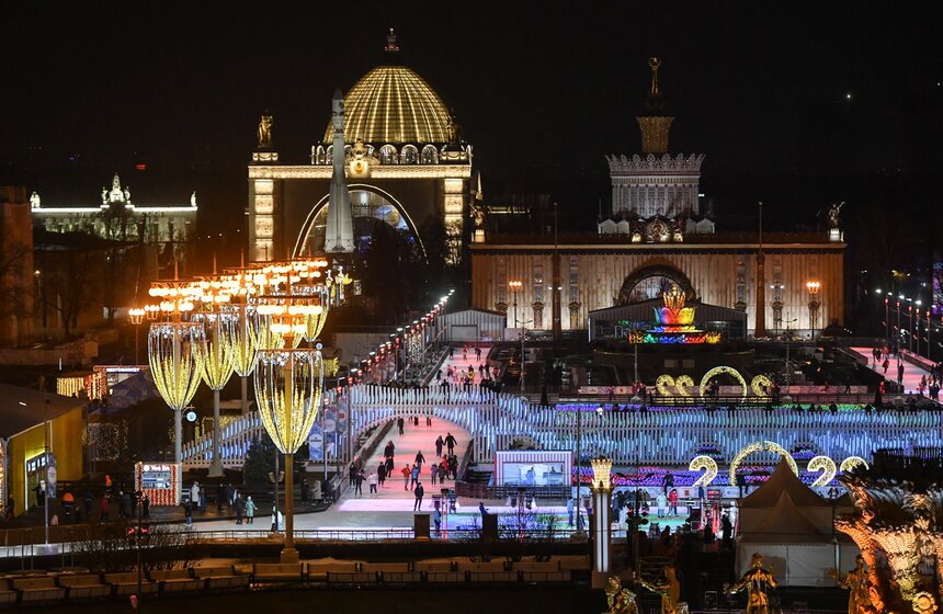 В Москве открылся каток на ВДНХ 1 фото