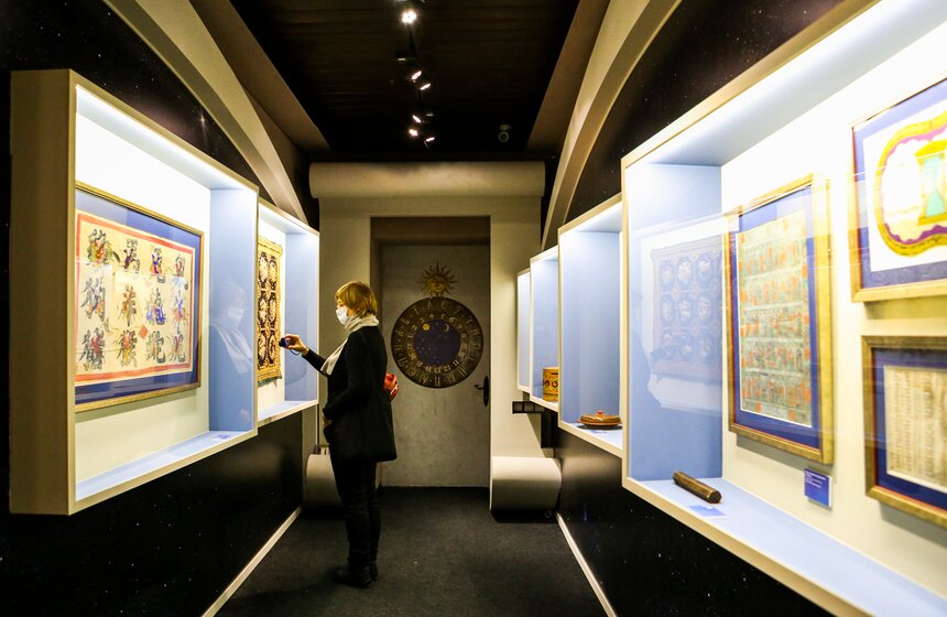 Выставка "Три века русской елки" открылась в музее-заповеднике "Коломенское" 1 фото