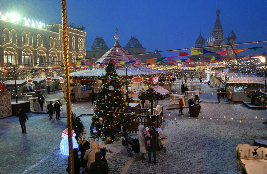ГУМ-ярмарка открыта для посетителей на Красной площади 8 фото