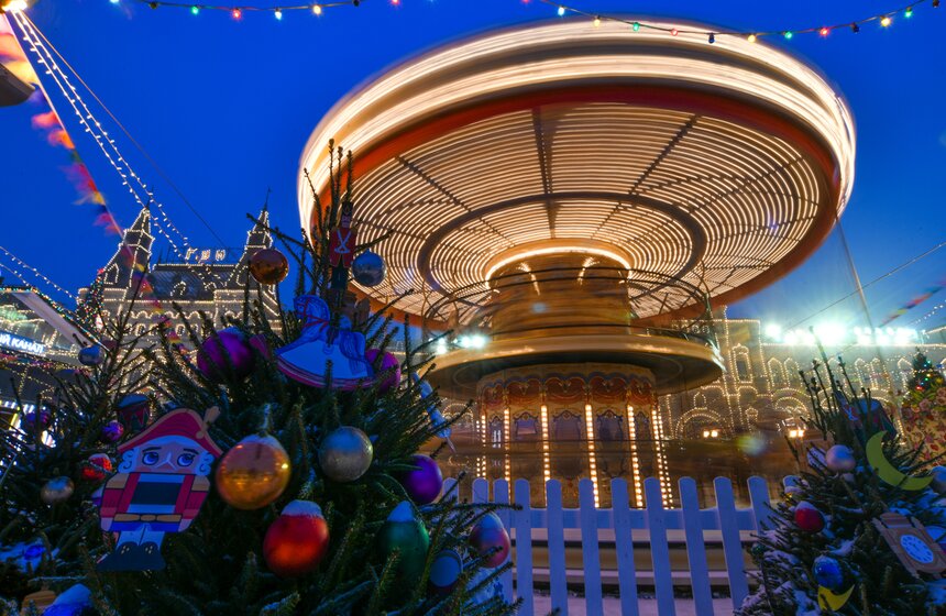 ГУМ-ярмарка открыта для посетителей на Красной площади 2 фото