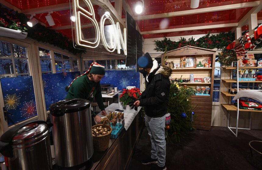 ГУМ-ярмарка открыта для посетителей на Красной площади 7 фото