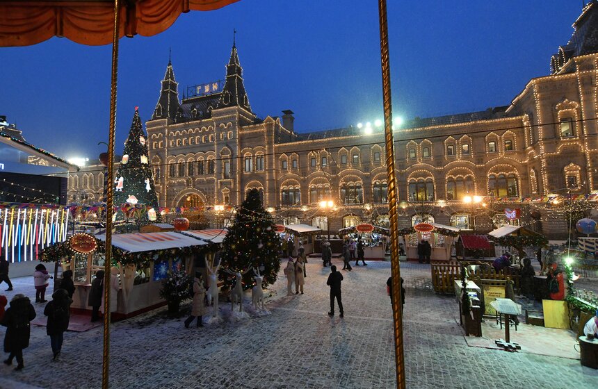 ГУМ-ярмарка открыта для посетителей на Красной площади 16 фото